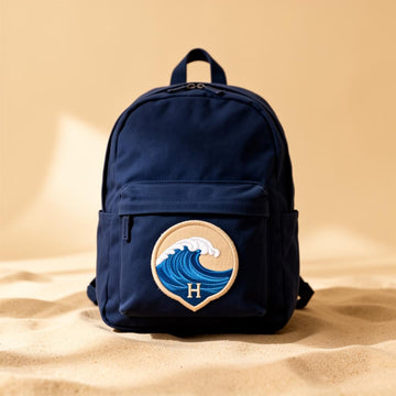 Sac à dos Hookme bleu marine avec un hookie vague brodé